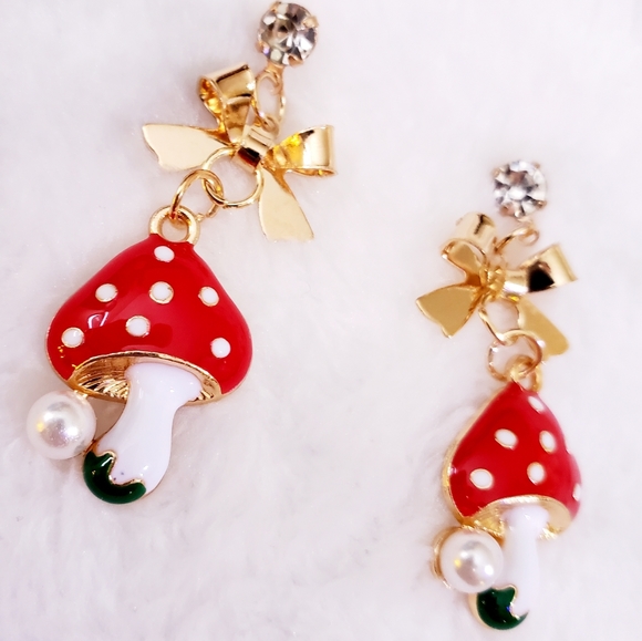 Gold Crystal mushroom bow drop earrings - Picture 8 of 8